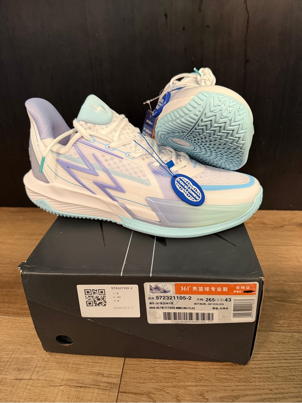 Adult 361 Lightweight Basketball Shoes - White & Light Blue ice blades